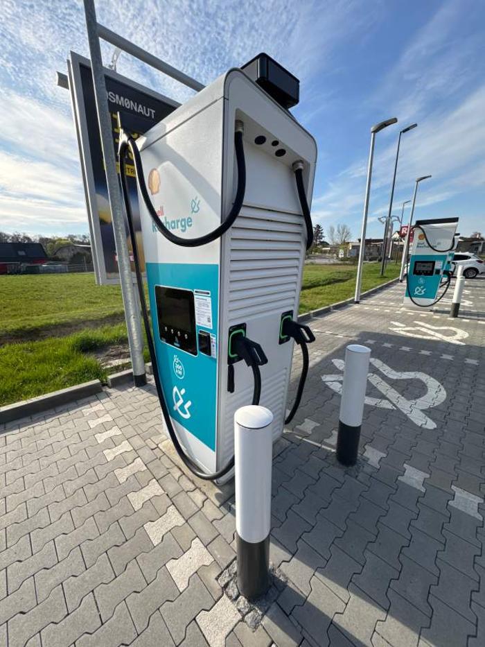 Shell Recharge Charging Station, Freienwalder Chaussee in Ahrensfelde