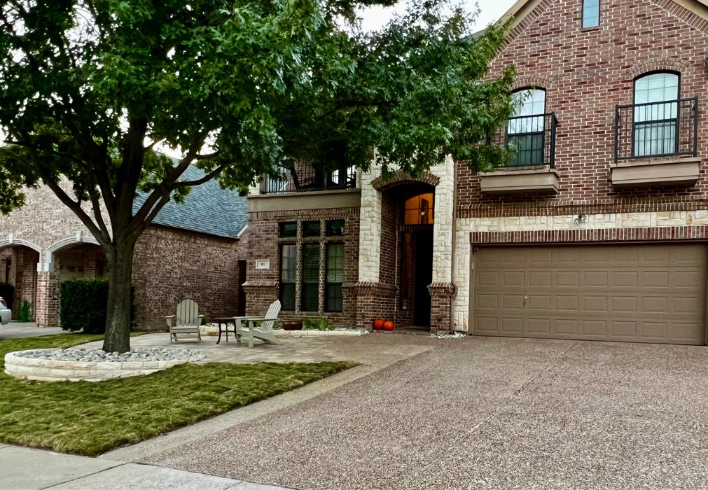 Beautiful Backyard Living Image