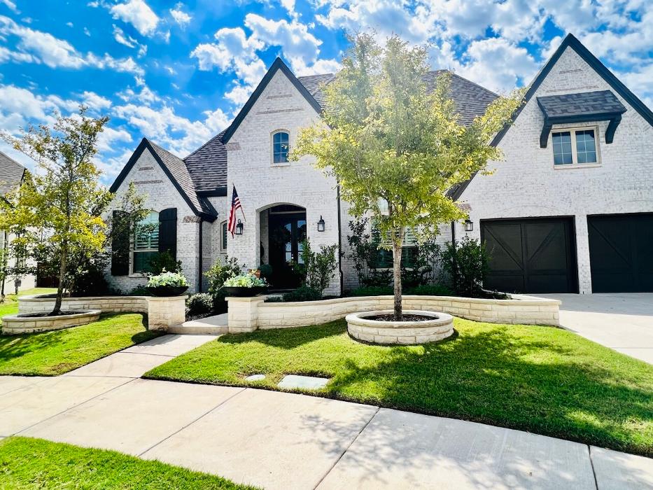 Beautiful Backyard Living Image