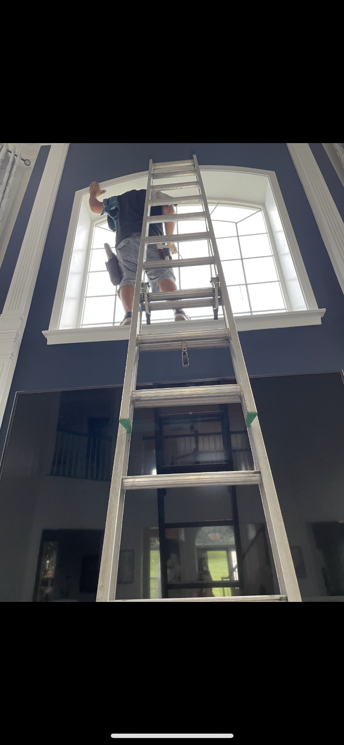 Luxy Clean Professional Cleaning &amp; Window Cleaning Co. Logo