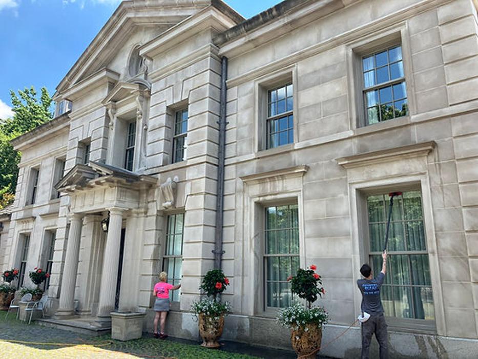 Luxy Clean Professional Cleaning & Window Cleaning Co. Image