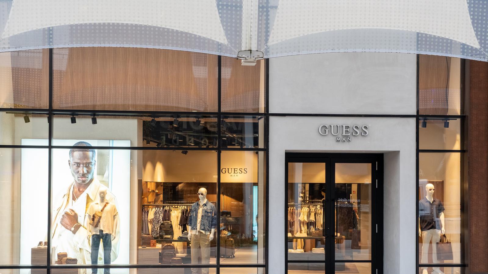 GUESS MAN, Am Einkaufszentrum in Bochum
