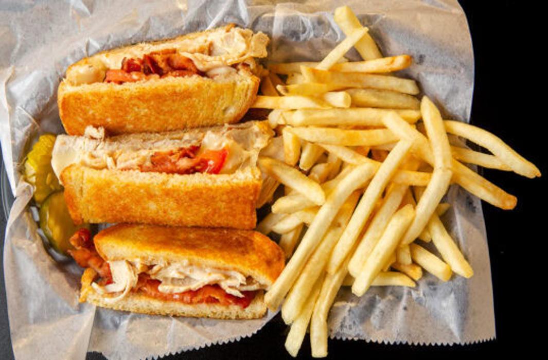 Hotshots Sports Bar & Grill - Decatur, IL