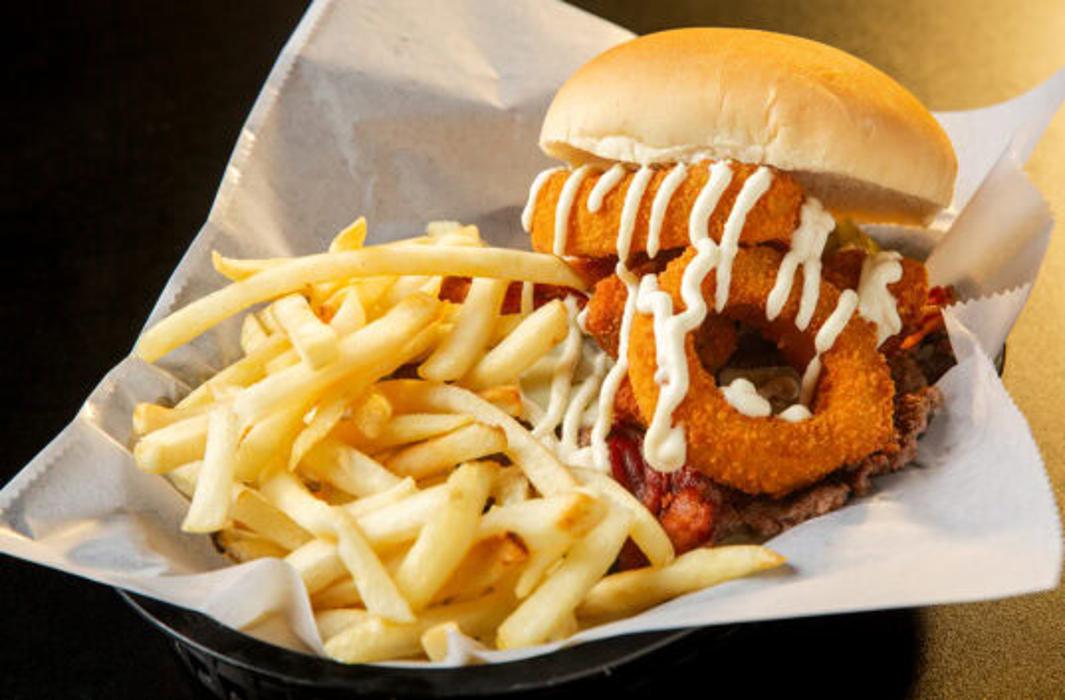 Hotshots Sports Bar & Grill - Decatur, IL