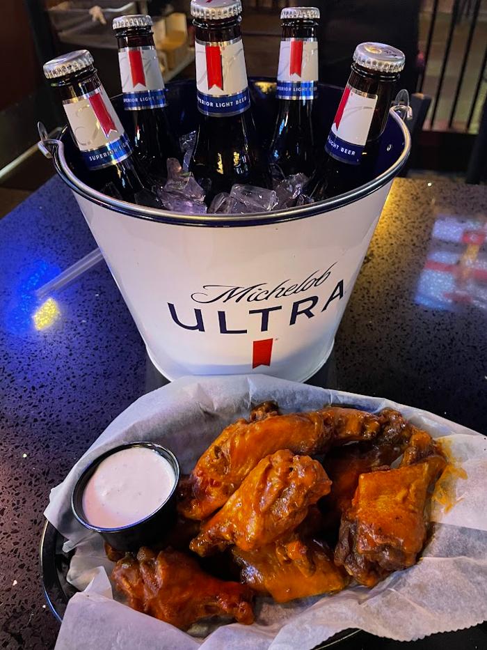 Hotshots Sports Bar & Grill - Decatur, IL