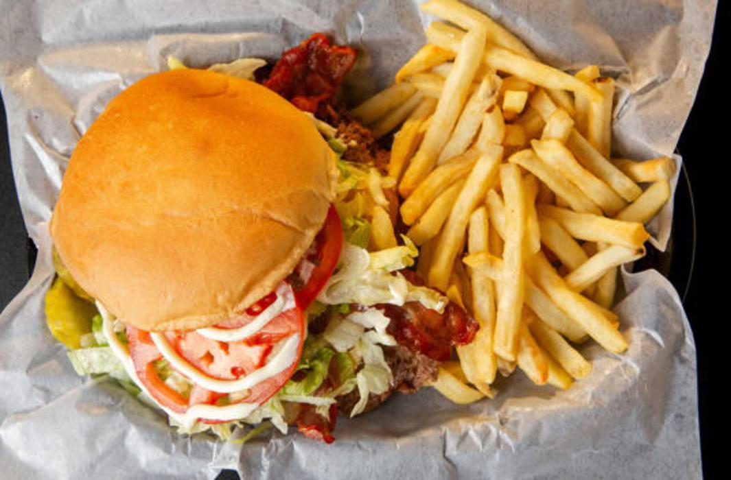 Hotshots Sports Bar & Grill - Decatur, IL