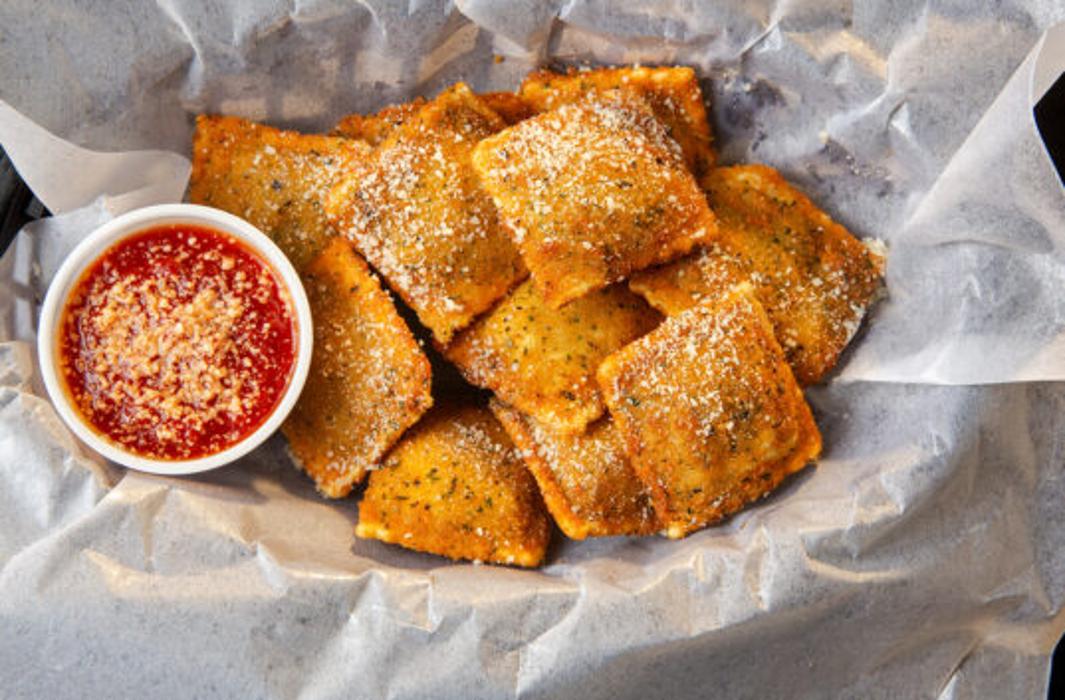 Hotshots Sports Bar & Grill - Decatur, IL