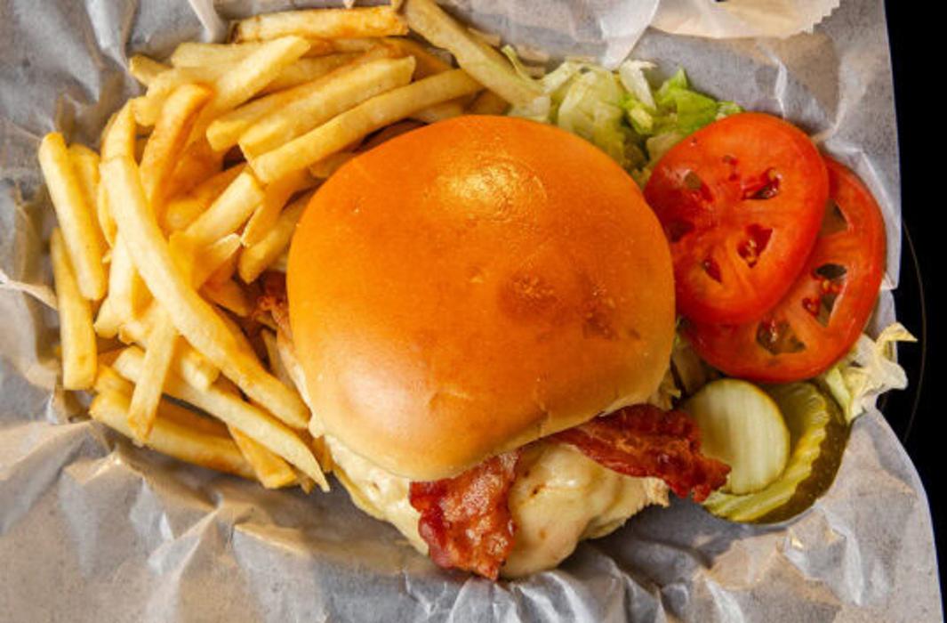 Hotshots Sports Bar & Grill - Decatur, IL