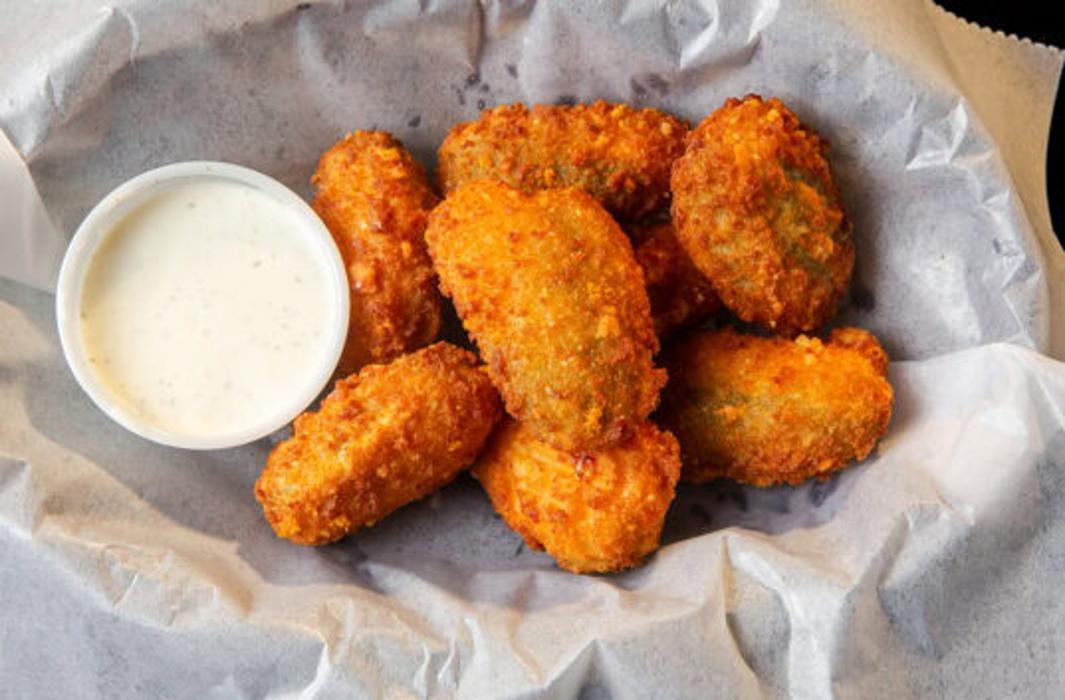 Hotshots Sports Bar & Grill - Decatur, IL