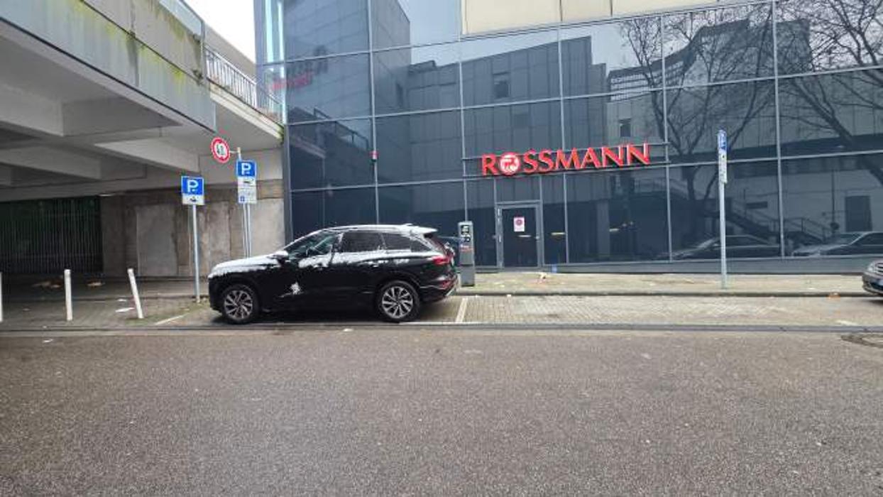 E.ON Drive Public Ladestation, Am Porschepl. in Essen
