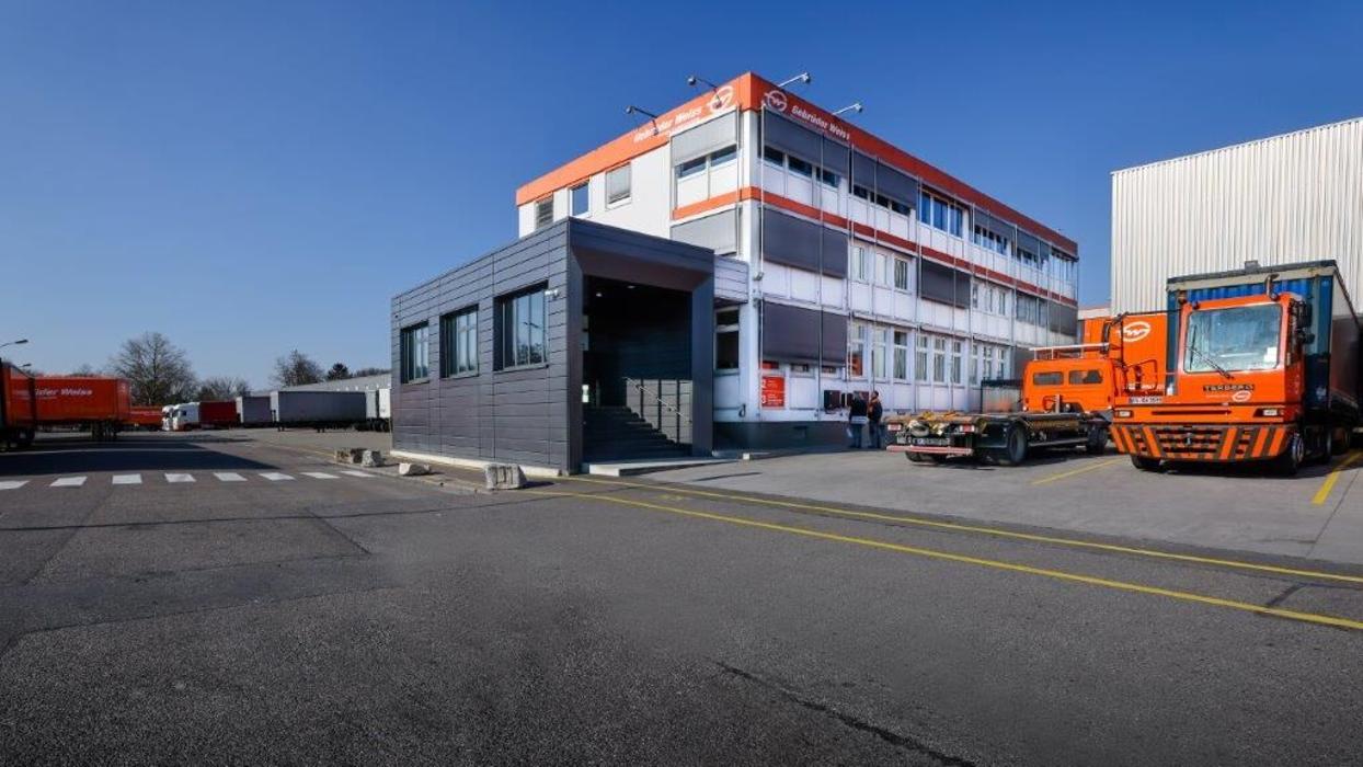 Gebrüder Weiss GmbH, Esslingen am Neckar - Spedition für Landverkehr, Zeppelinstraße in Esslingen am Neckar