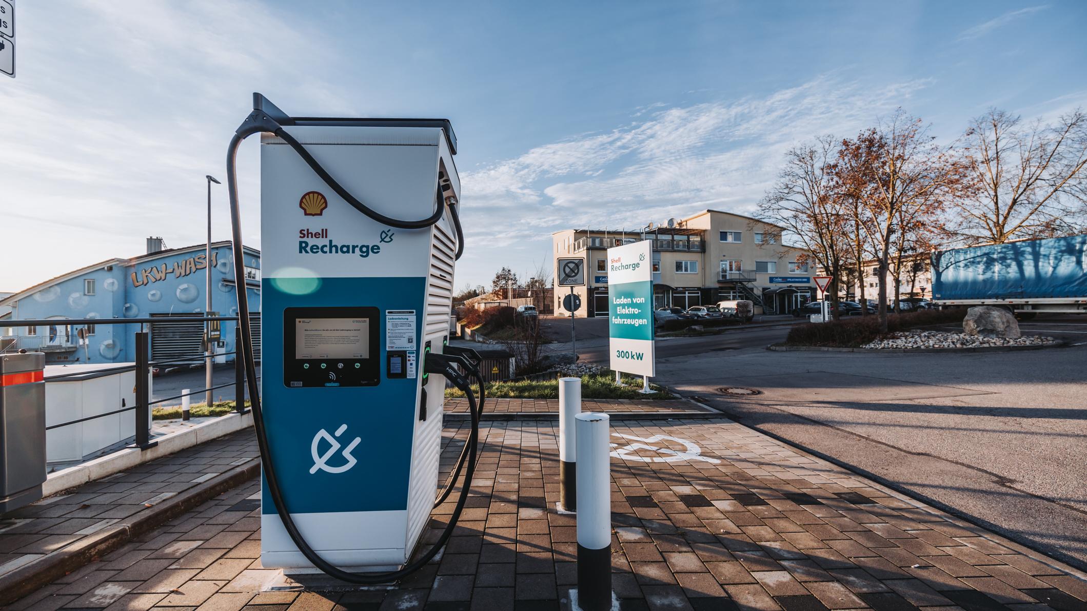 Shell Recharge Charging Station, Robert-Koch-Straße in Schweitenkirchen
