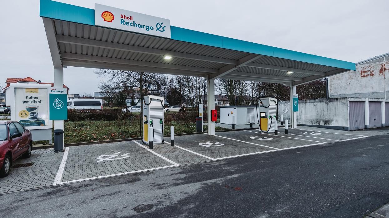 Shell Recharge Charging Station, Hessenring in Rüsselsheim am Main