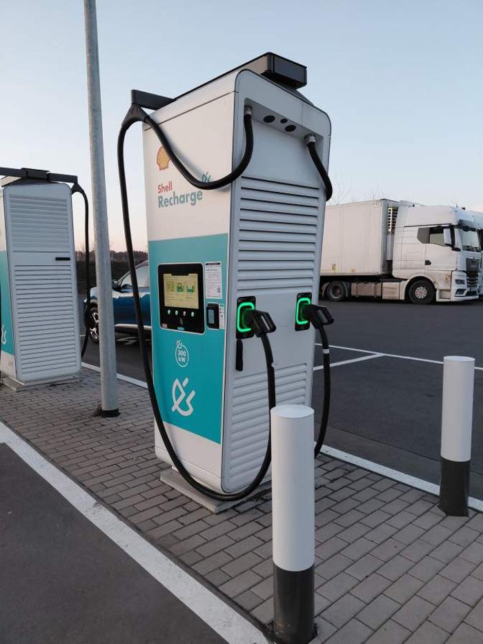 Shell Recharge Charging Station, Am Distelrasen in Schlüchtern