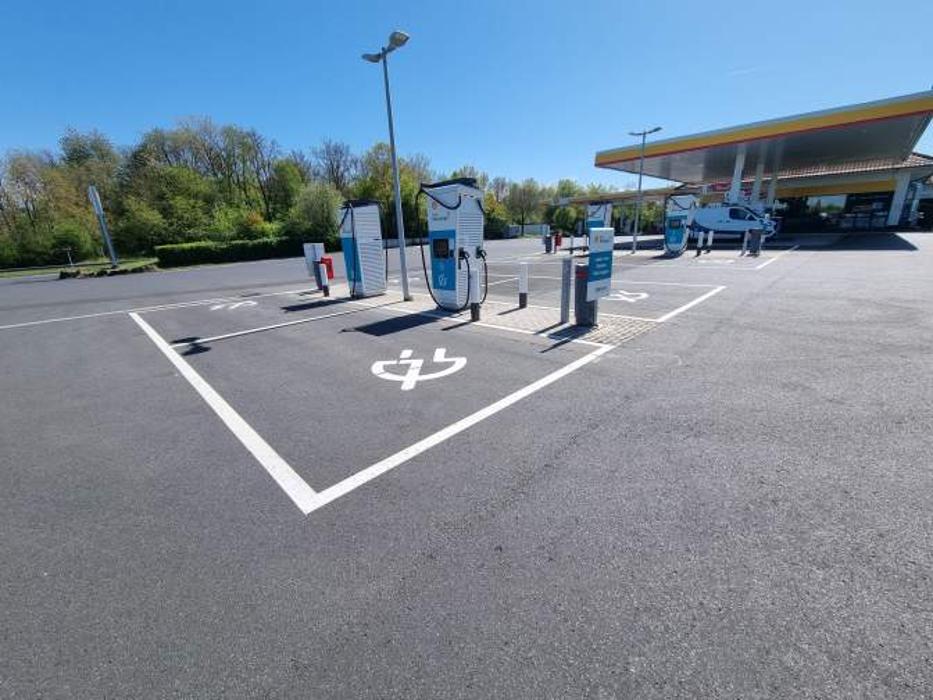 Shell Recharge Charging Station, Am Distelrasen in Schlüchtern