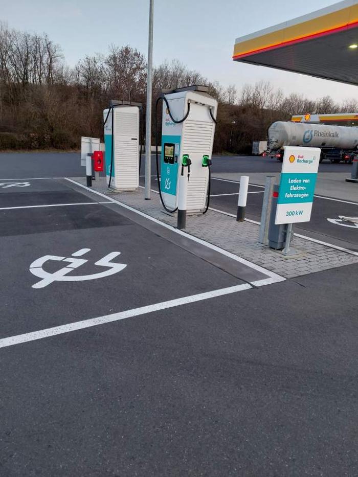 Shell Recharge Charging Station, Am Distelrasen in Schlüchtern