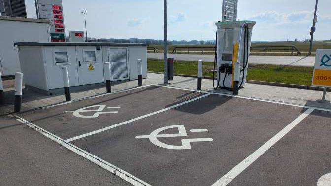 Shell Recharge Charging Station, Eidlerholzstraße in Erkheim