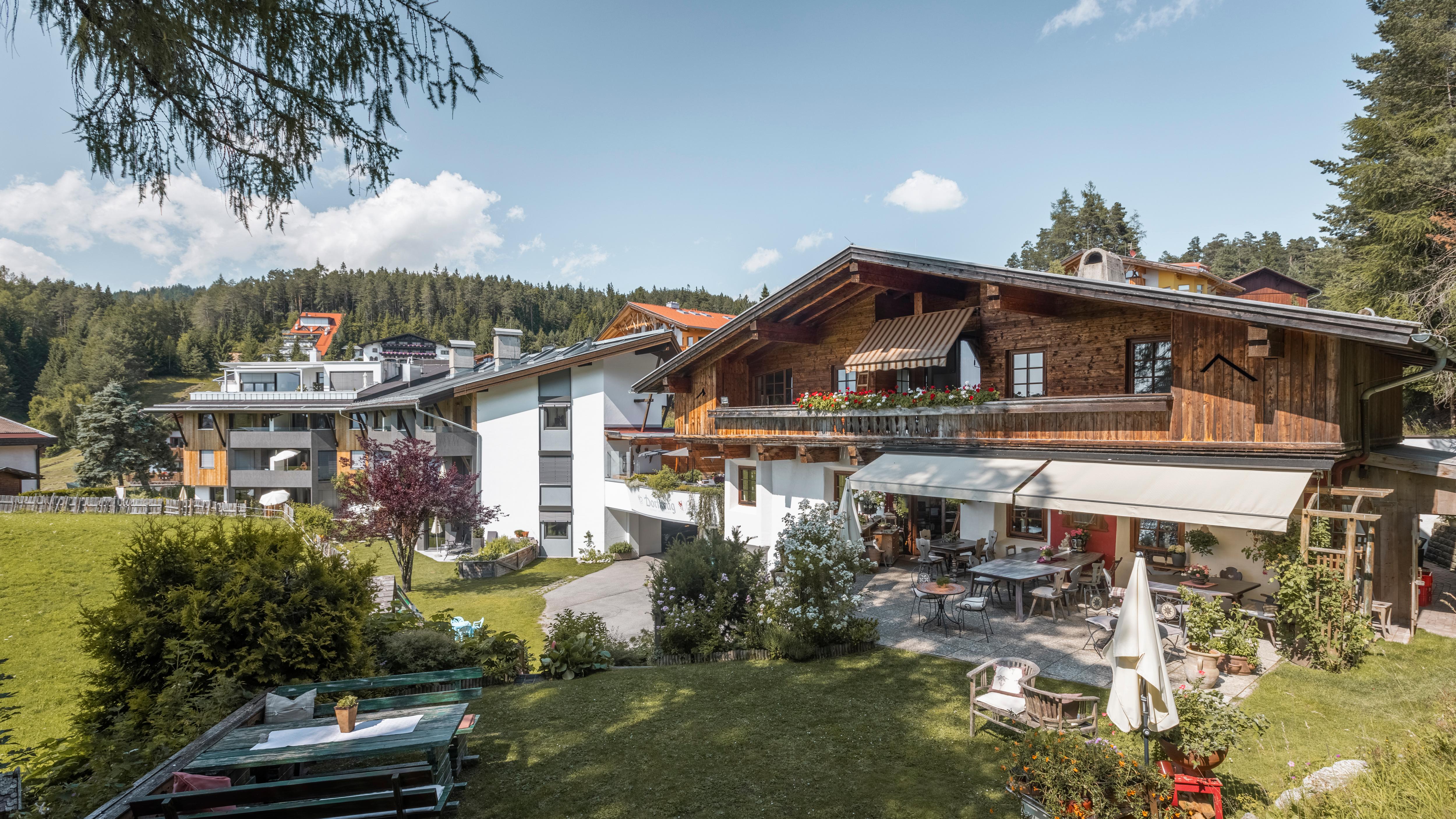 Dorfkrug - Gasthof & Appartements, Möserer Dorfstraße in Telfs