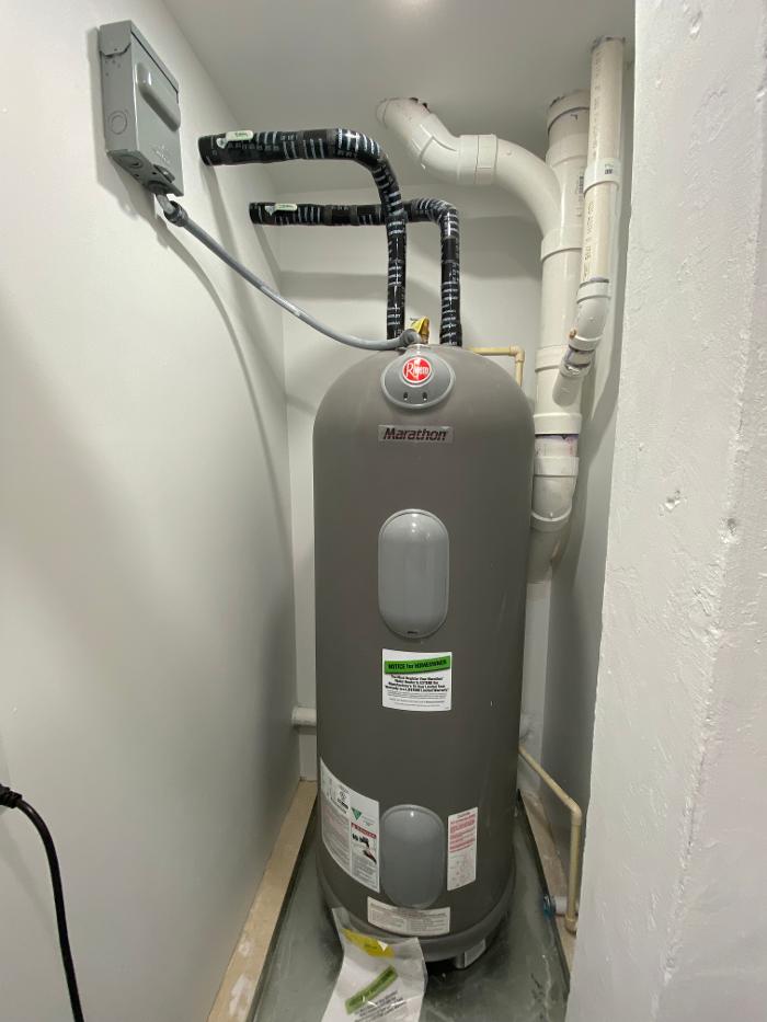 Distinguished Designs - General Contractor, Kitchen, & Bathroom Remodeling Image