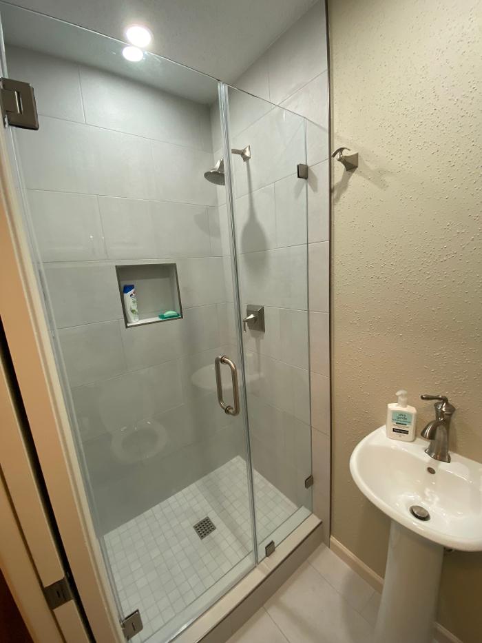 Distinguished Designs - General Contractor, Kitchen, &amp; Bathroom Remodeling Logo