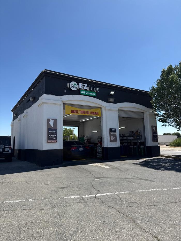 EZ Lube Oil Change - Lancaster, CA