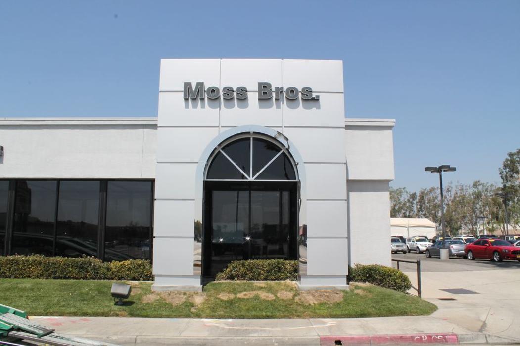 Moss Bros. Auto Group Logo