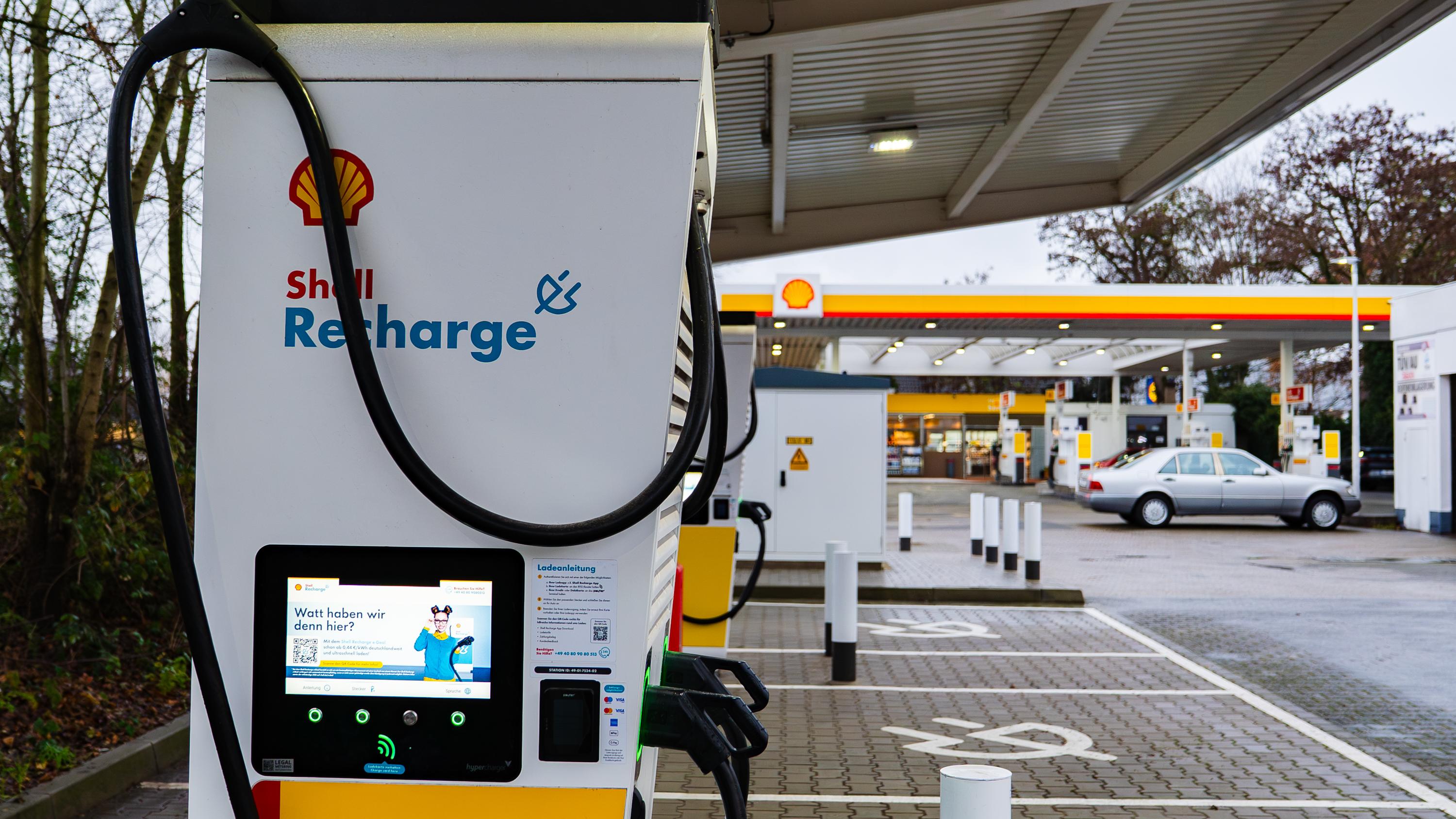 Shell Recharge Charging Station, Opladener Straße in Monheim am Rhein