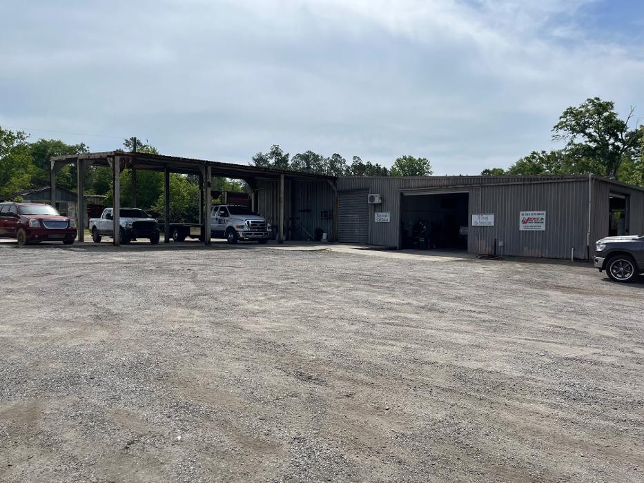 Barnwell Collision LLC Logo