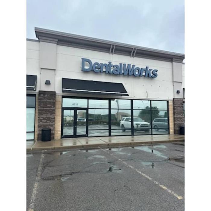 DentalWorks &amp; Orthodontics Robinson Township Logo