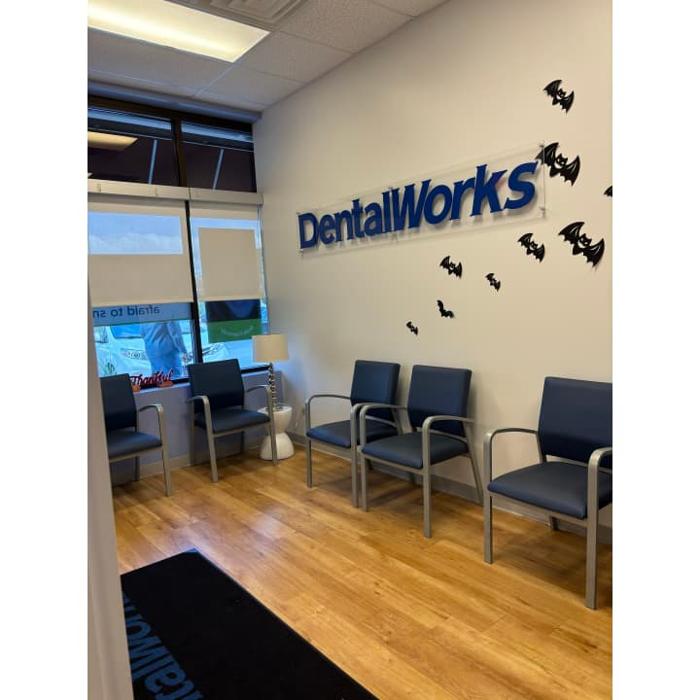 DentalWorks &amp; Orthodontics Glen Ellyn Logo