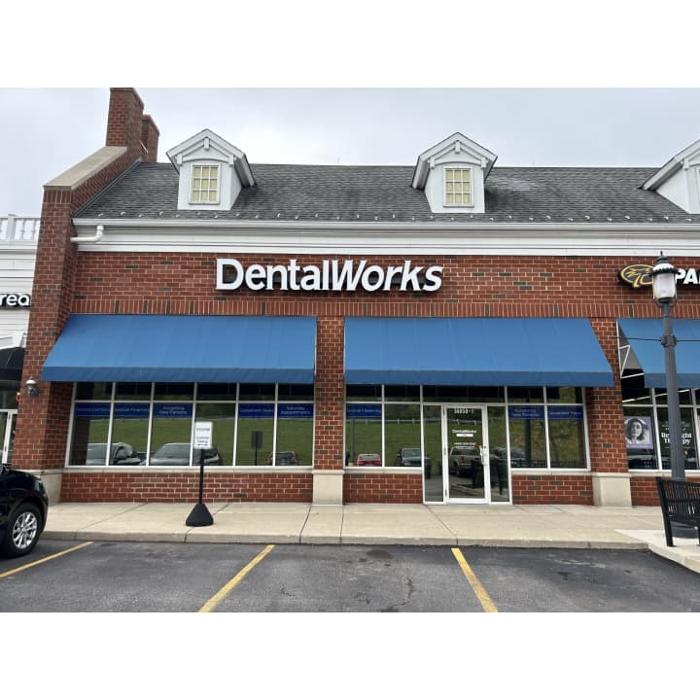 DentalWorks &amp; Orthodontics Avon Logo