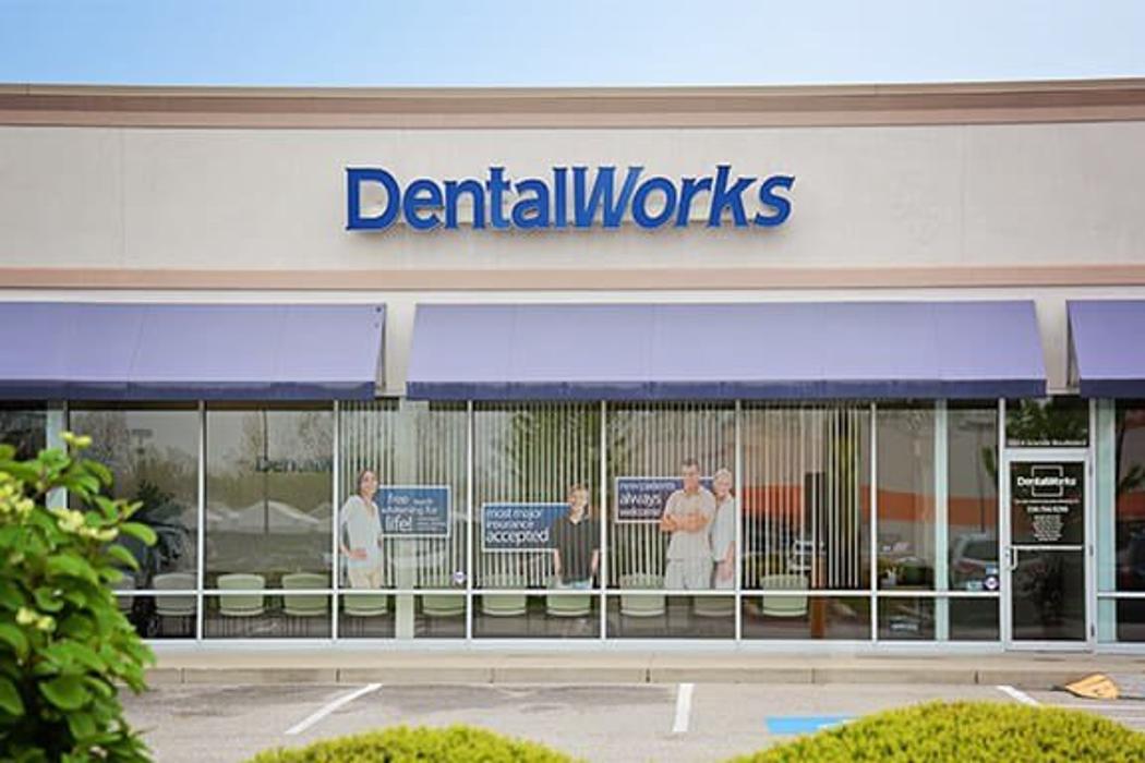 DentalWorks &amp; Orthodontics Medina Grande Logo