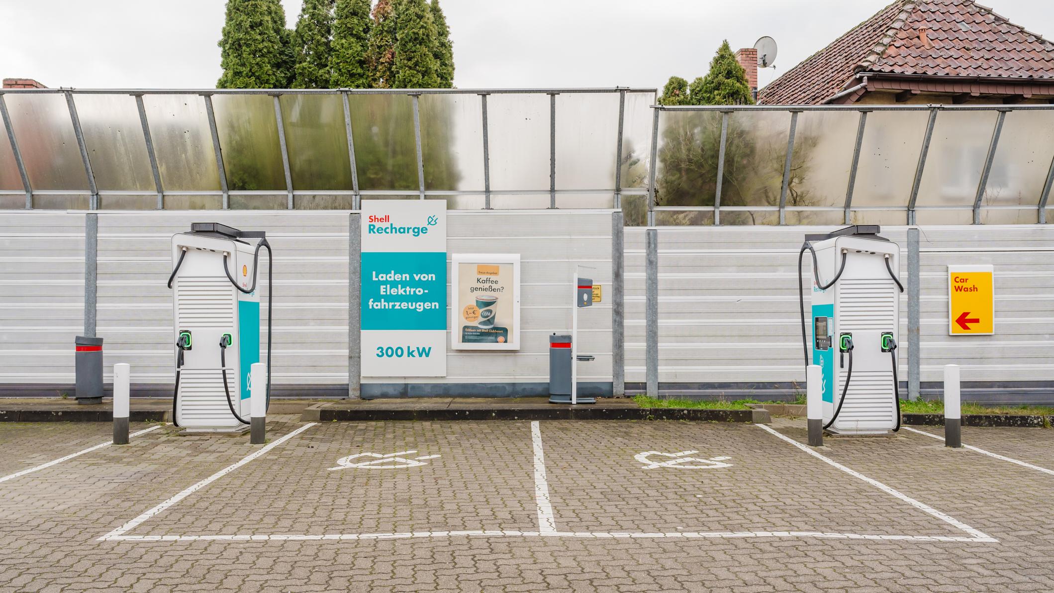 Shell Recharge Charging Station, Lachtehäuser Straße in Celle