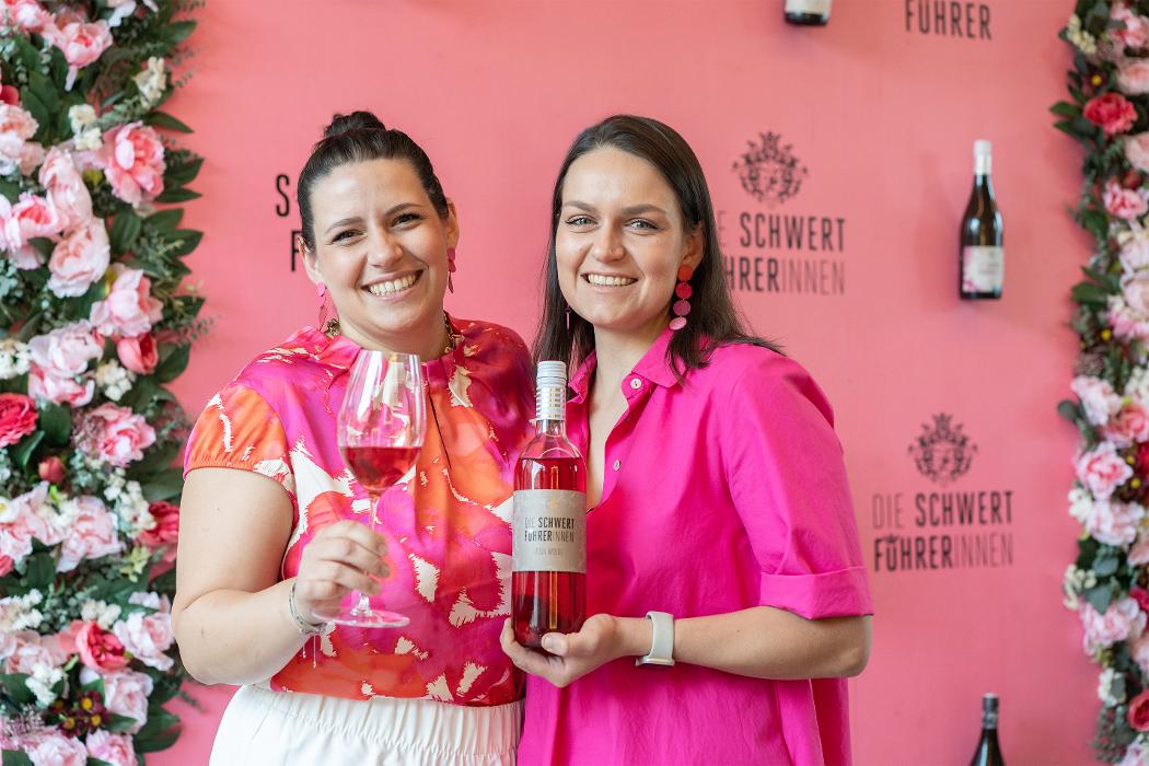 Schwertführer & Schwertführerinnen, Hauptstraße in Sooß