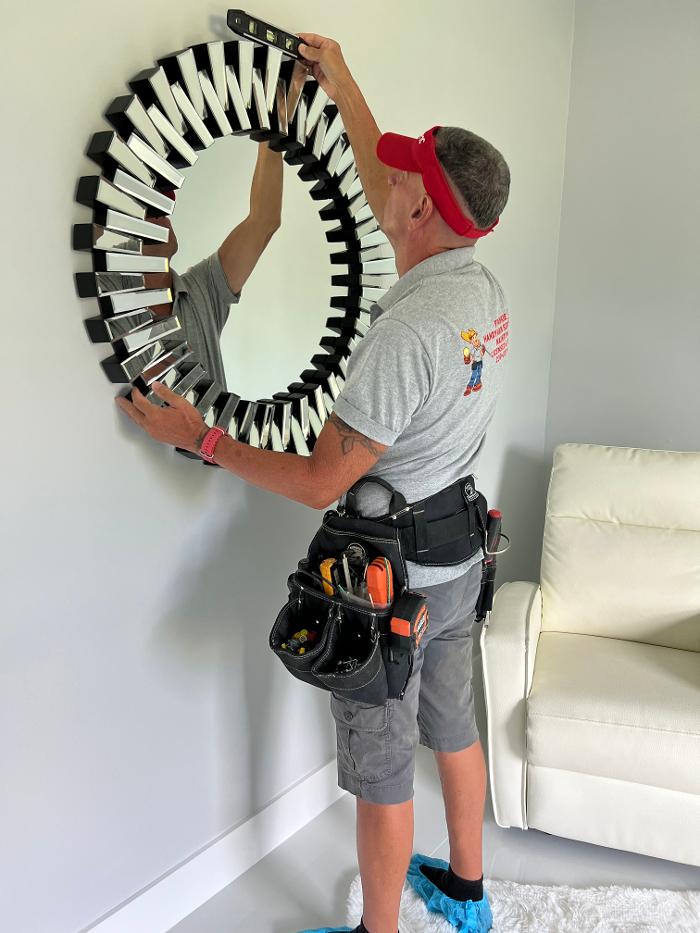 Frankie Loz Handyman Services LLC Logo