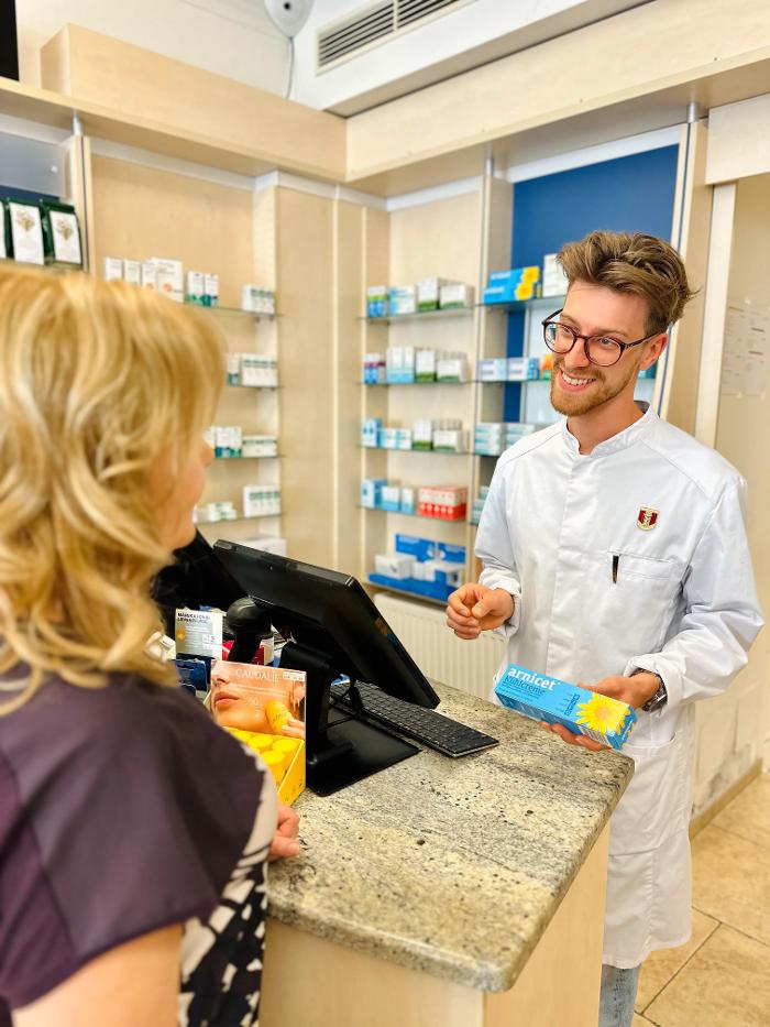 Apotheke Zum Schwarzen Adler, Stadtplatz in Vöcklabruck