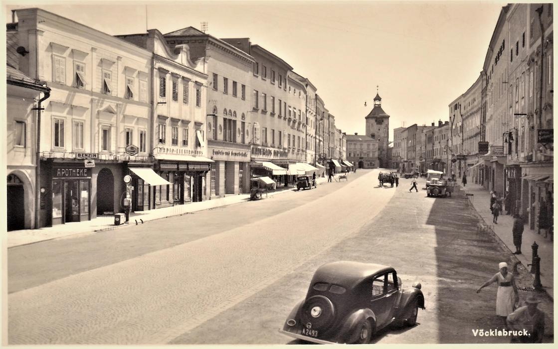 Apotheke Zum Schwarzen Adler, Stadtplatz in Vöcklabruck
