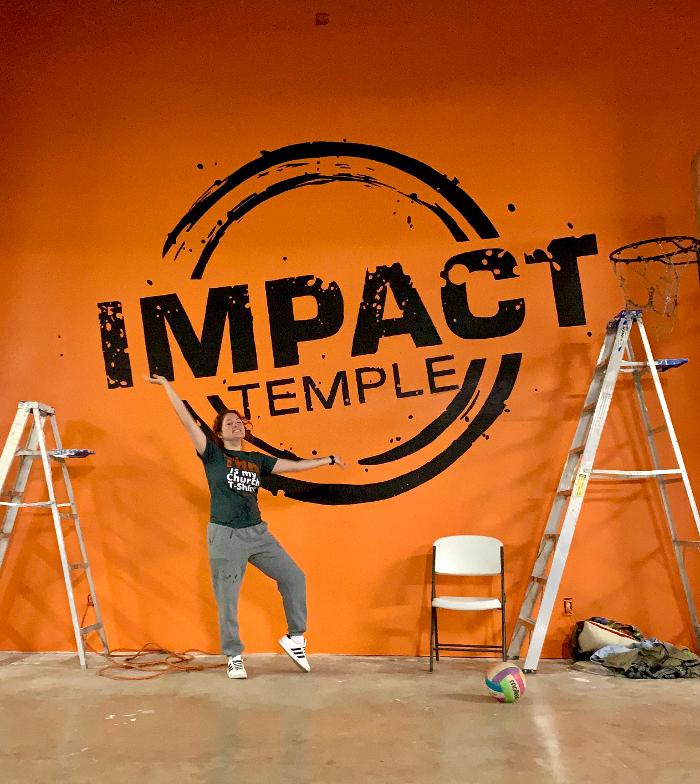 Sarah and Brushes Image