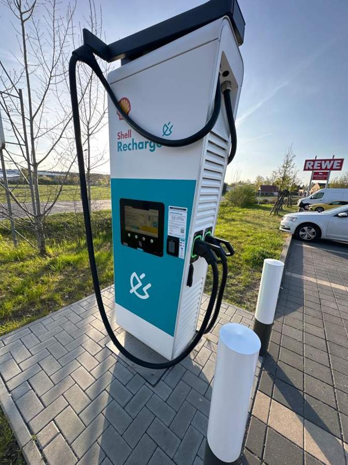 Shell Recharge Charging Station, Mittelstraße in Blankenfelde-Mahlow