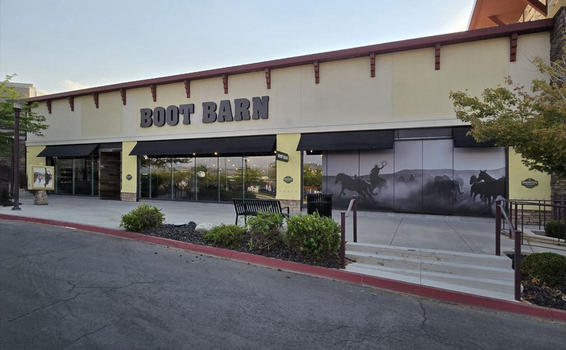 Reno - Summit - Store Image