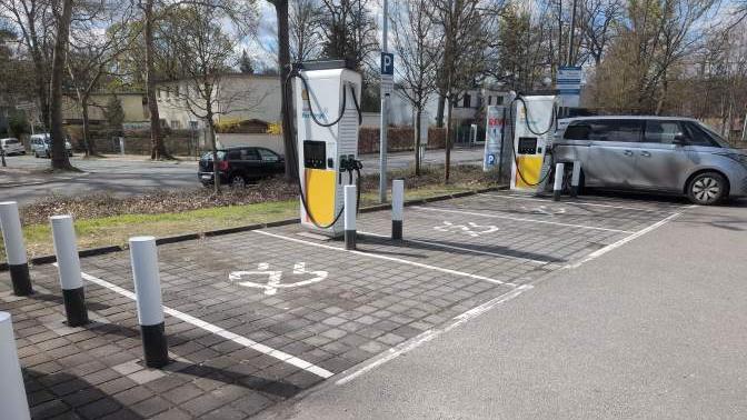 Shell Recharge Charging Station, Auerbachstraße in Berlin