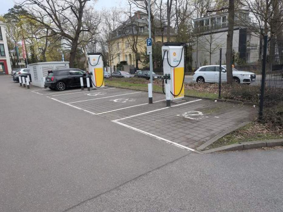 Shell Recharge Charging Station, Auerbachstraße in Berlin