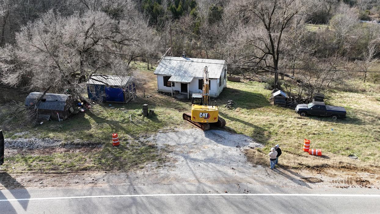 JB Contracting &amp; Excavating INC Logo