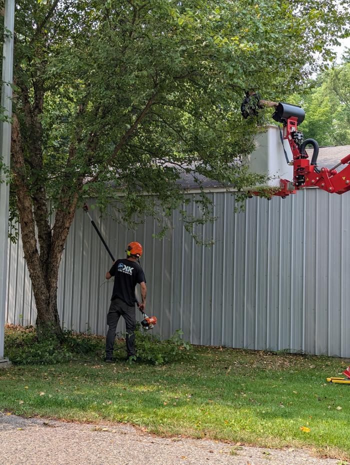 K N K Tree Service, LLC Image