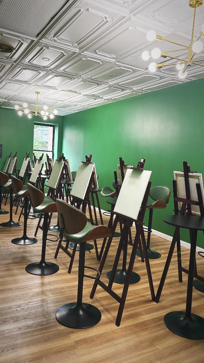 Canvas Lounge - Paint &amp; Sip Logo