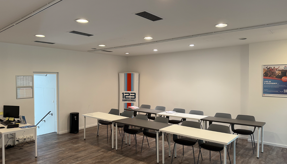 123 FAHRSCHULE Berlin-Zehlendorf, Ladenstraße in Berlin