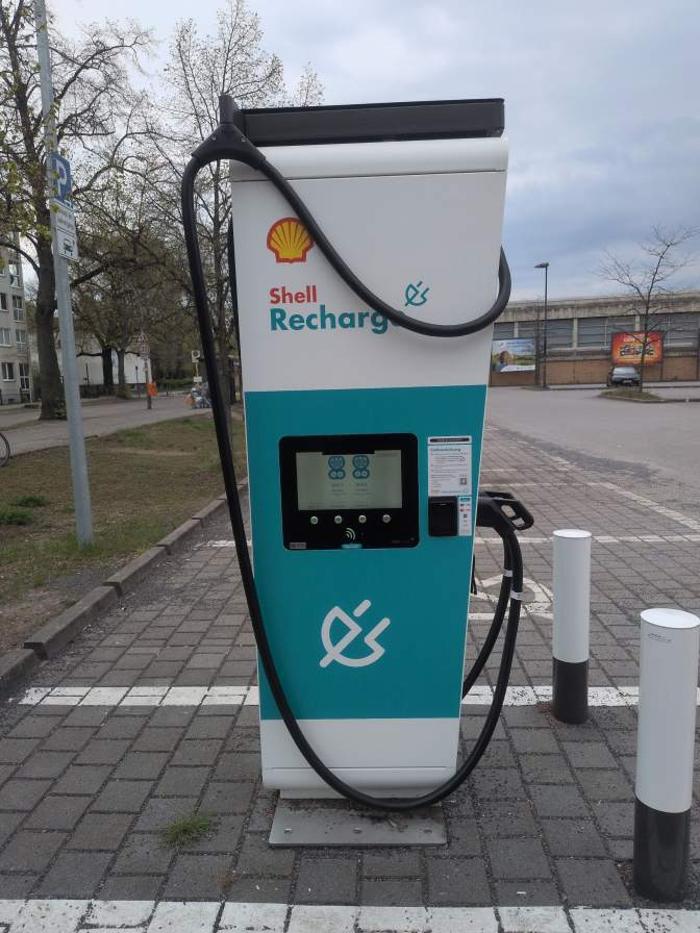 Shell Recharge Charging Station, Emmentaler Straße in Berlin