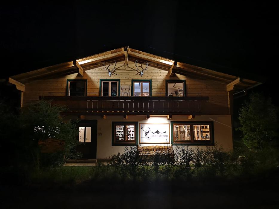 Loferer Waffenecke, Hallenstein in Lofer