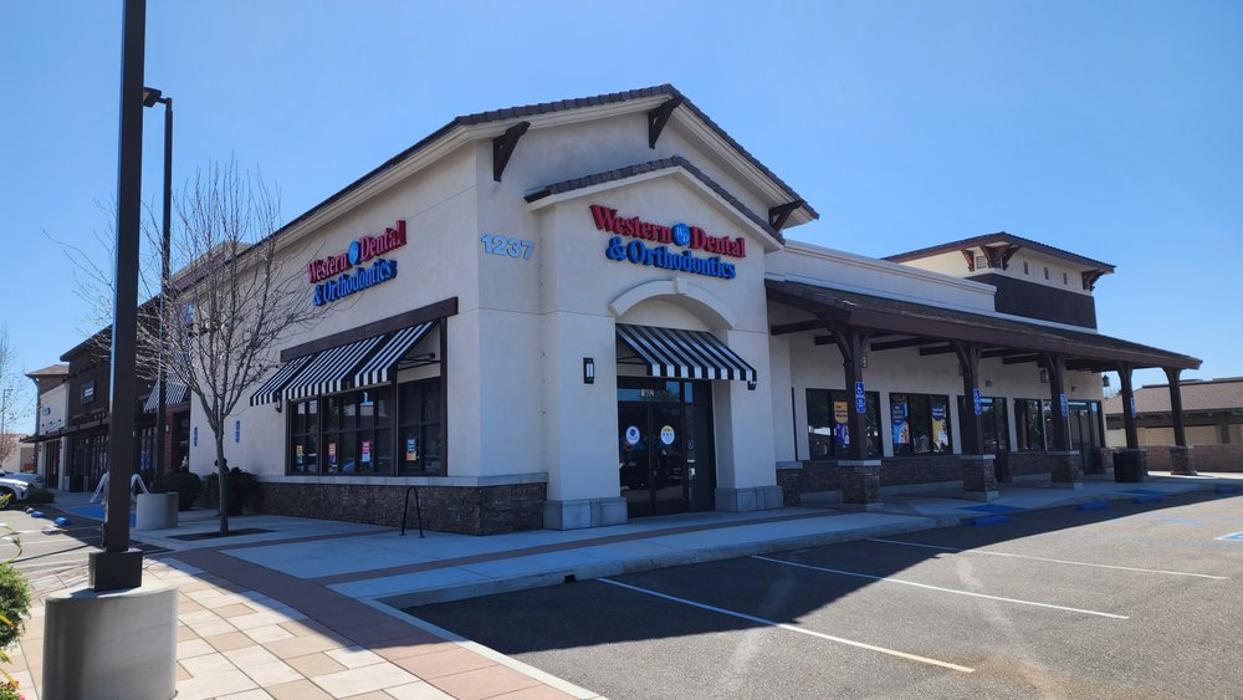 Western Dental &amp; Orthodontics Logo