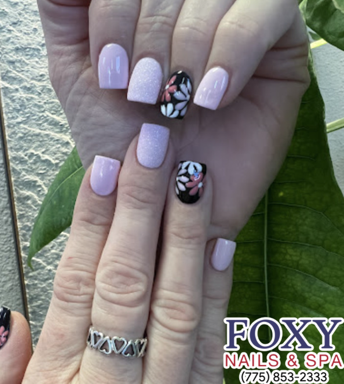 Foxy Nails Logo